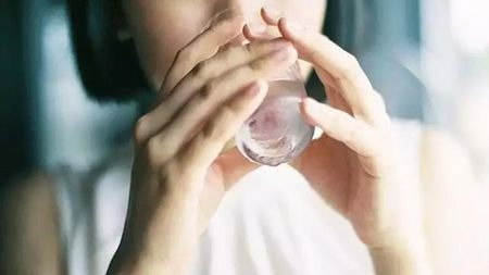 黄磊女儿染发引争议:为什么说“心穷”的人不值得深交?