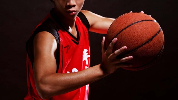 你移动射篮的时候加上了自己的速度了吗?