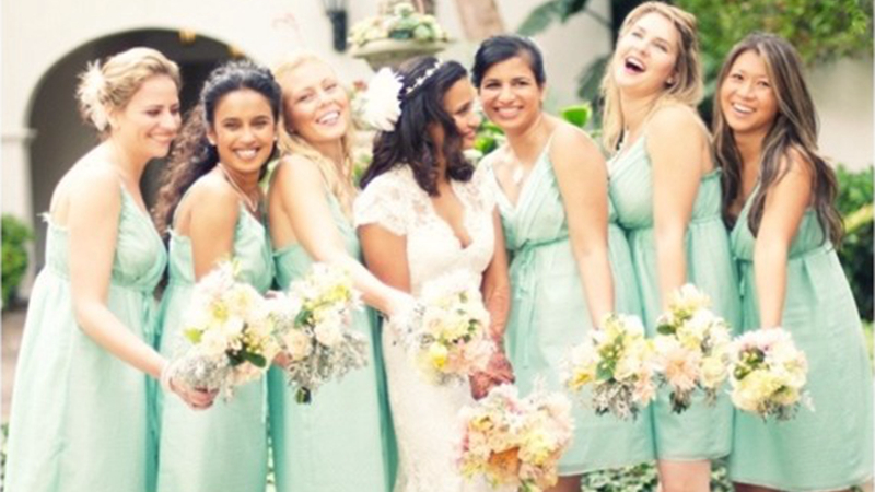 新娘子为什么要拿手捧花?真实原因让人很崩溃