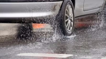 下雨天开车最怕车胎打滑?这些小技巧你一定用的到