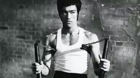 双节棍的攻击方式较少,远战也没优势,那么它的威名又是哪里来的