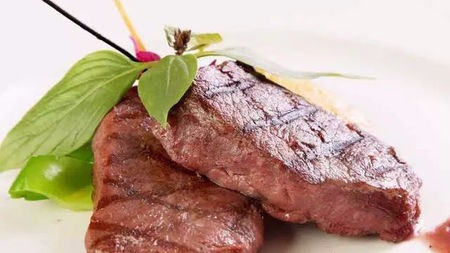 第一次吃牛排的时候,如何让自己显得很老练?