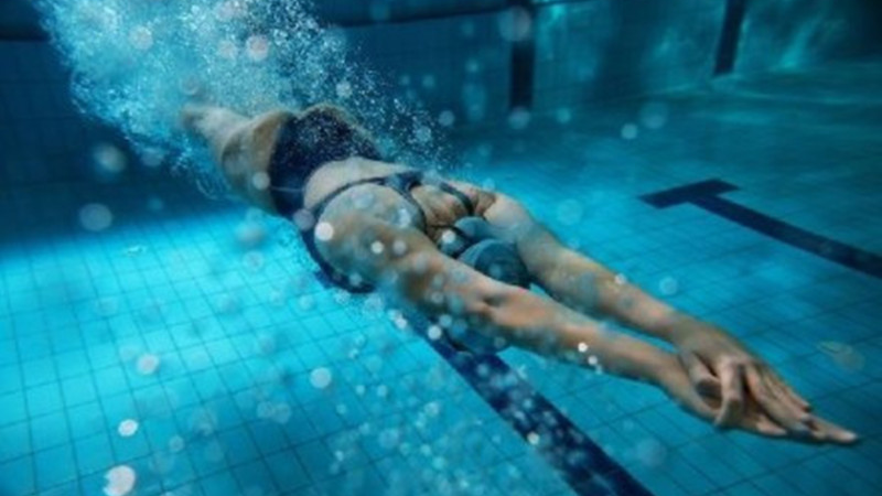 泳池里到底有多少尿,它会伤害我们吗?