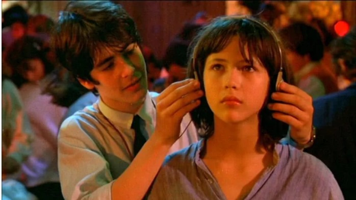 特别容易喜欢上一个人,你可能在逃避真正的亲密关系