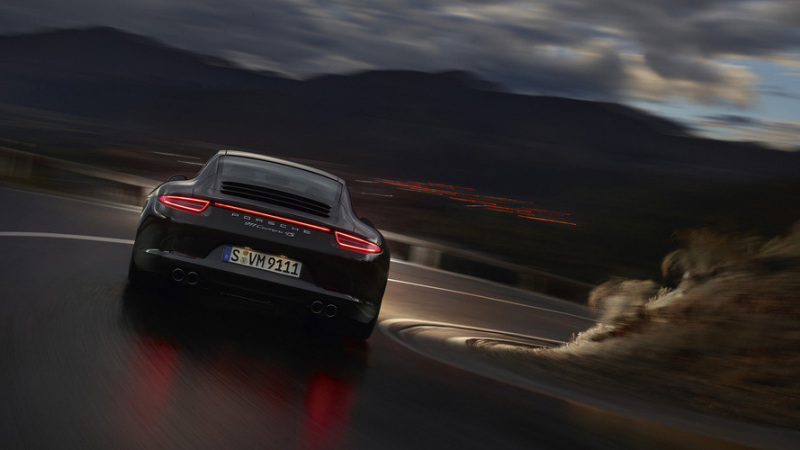 交通标识牌为什么在黑夜中会反光?