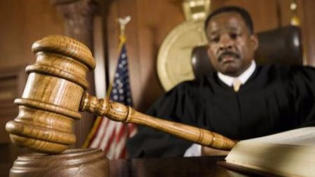 美国通过哪些政策逐步确立了完善的儿童保护体系?