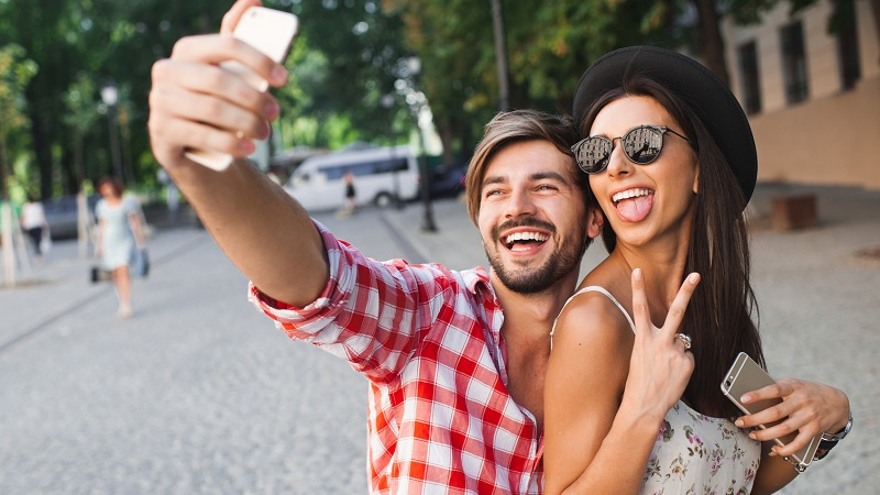 为什么我们反感在朋友圈秀恩爱和表达愤怒的人?