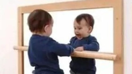 镜子里的你那么好看,拍照时为何那么丑?终于找到原因了