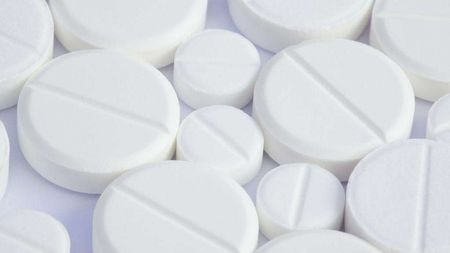 药片有点大,掰开吃会不会影响药效?可能会引起药物中毒