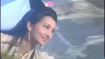 白素贞飞行的时候为什么要把一只手往前摆?竟是因为…