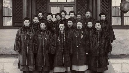 制度性腐败的清朝官员工资俸禄有多少?