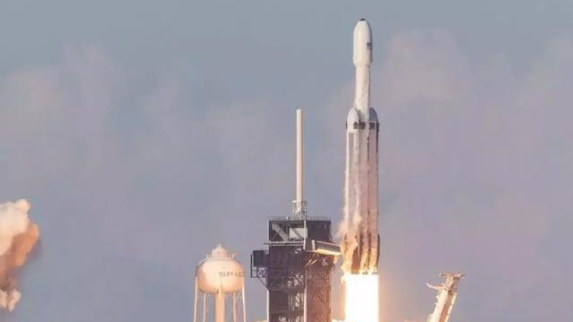 为什么SpaceX猎鹰重型火箭的发射是史无前例的?