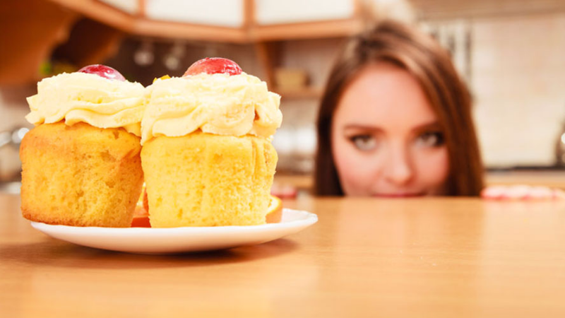 明明一点也不饿,却拼命想吃东西,该怎么控制?