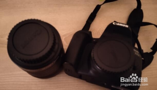 单反相机如何取下镜头