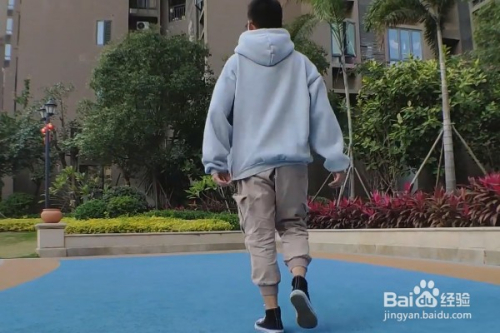 如何拍摄跳跃转场视频