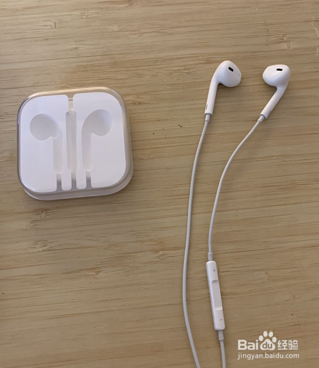 如何将iPhone 5s耳机装回耳机盒