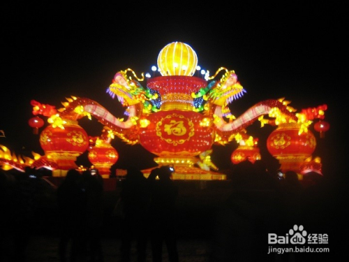 夜晚怎样拍组合的霓虹彩灯