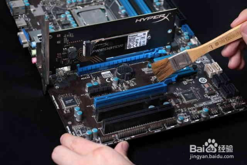 电脑的灰尘可以用气泵上的气直接吹吗