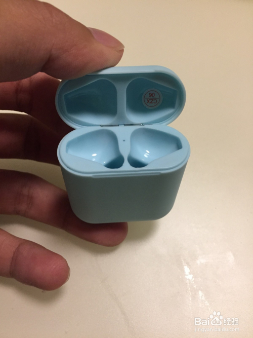 带充电仓的蓝牙耳机怎么用